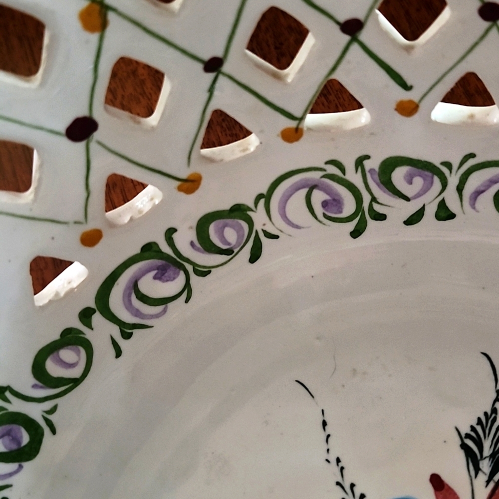 NEUWIRTH RETICULATED PORCELAIN FRUIT/VEGETABLE BOWL - Picture 3 of 7